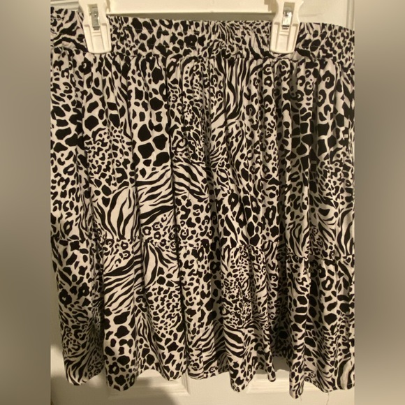 Black and white leopard print skirt - Picture 2 of 3